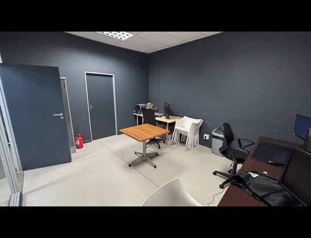 BUSINESS PROPERTY TO RENT IN NORTHGATE ISLAND